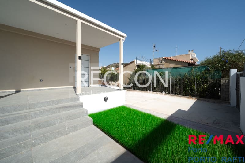 House in Porto Rafti, Vravrona — Photo 1 of 22