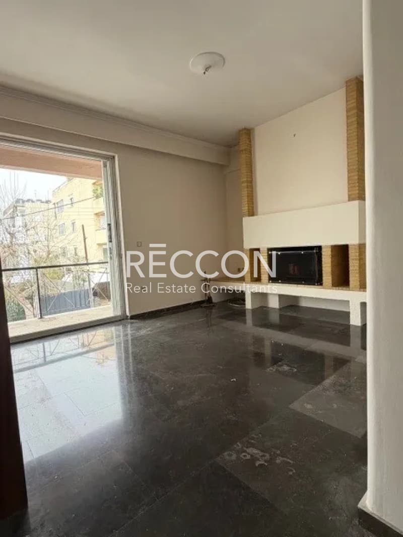 Apartment in Ano Voula, Voula — Photo 2 of 18