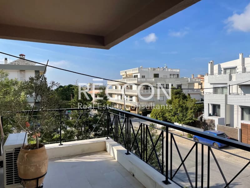 Apartment in Ano Voula, Voula — Photo 1 of 18