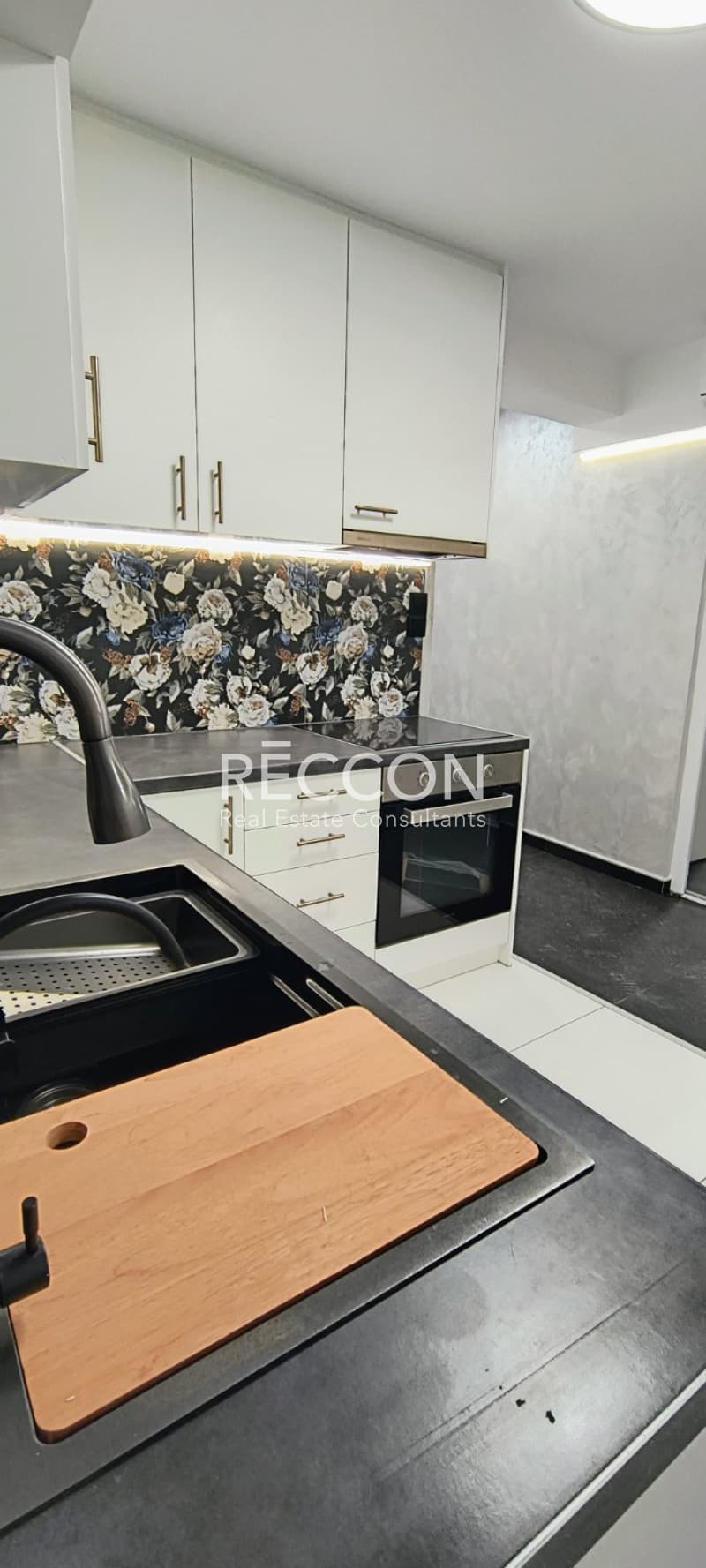Apartment in Oria Imittou, Pagkrati — Photo 7 of 28