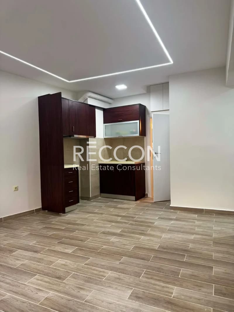 Apartment in Zoodochos Pigi, Vironas — Photo 5 of 10