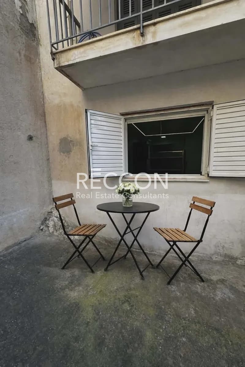 Apartment in Zoodochos Pigi, Vironas — Photo 1 of 10