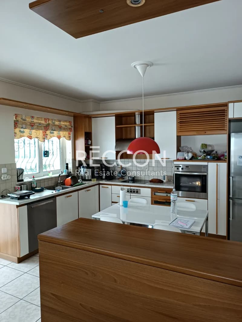 Apartment in Kareas, Vironas — Photo 9 of 25