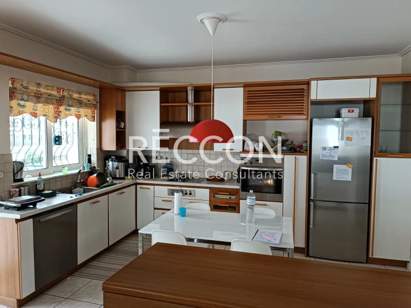 Apartment in Kareas, Vironas — Photo 8 of 25