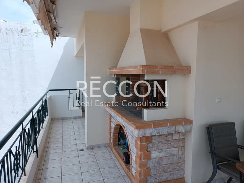 Apartment in Kareas, Vironas — Photo 4 of 25