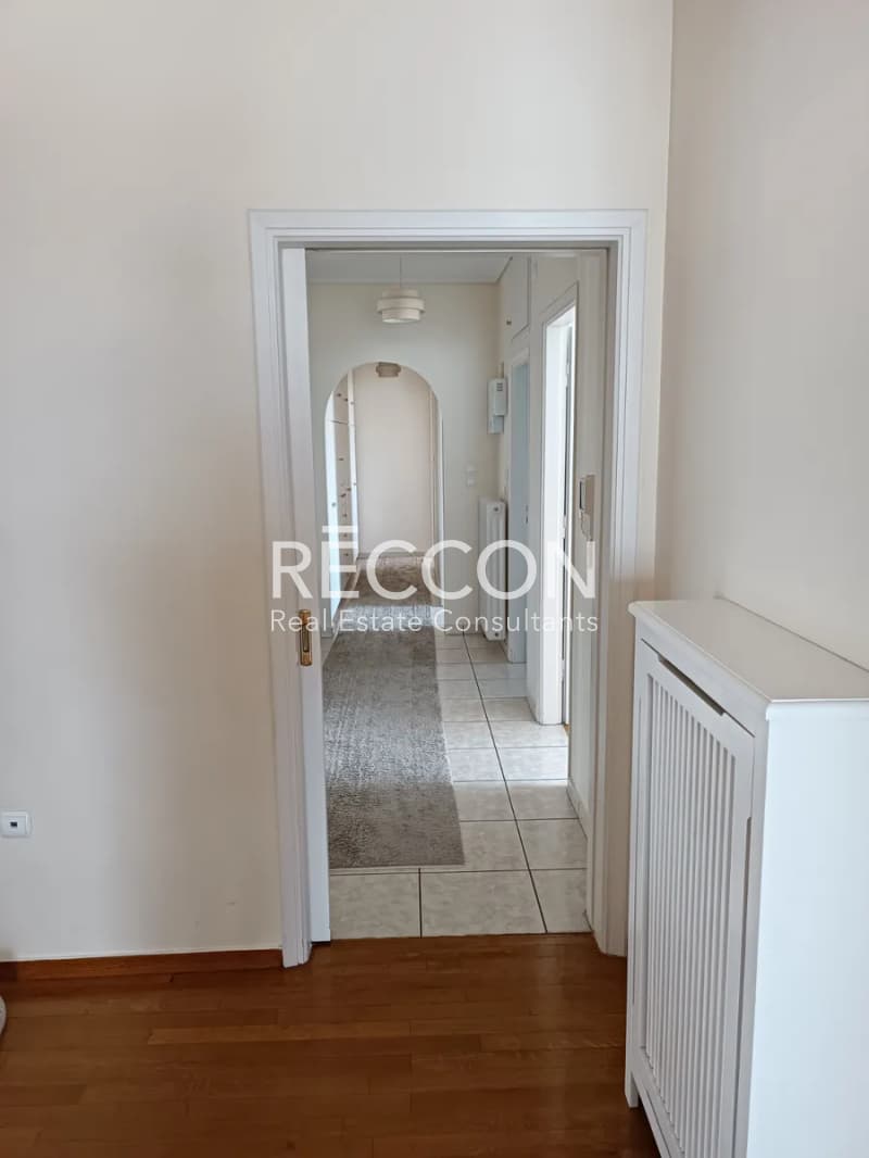 Apartment in Kareas, Vironas — Photo 13 of 25