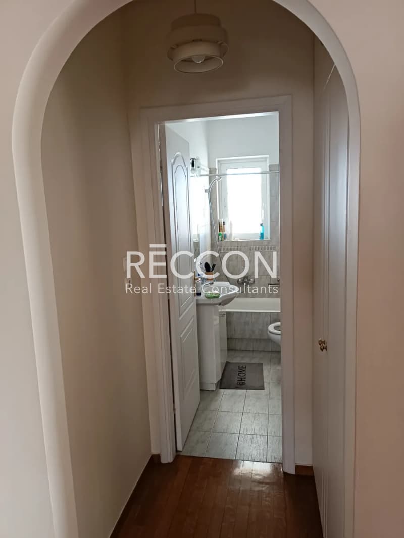Apartment in Kareas, Vironas — Photo 14 of 25