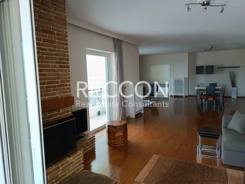Apartment in Kareas, Vironas — Photo 5 of 25