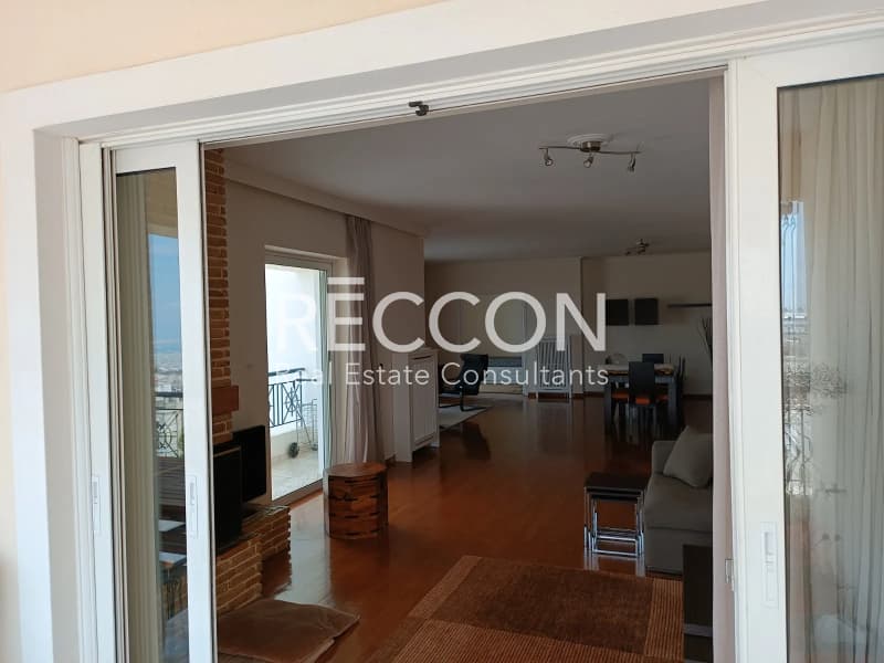 Apartment in Kareas, Vironas — Photo 7 of 25