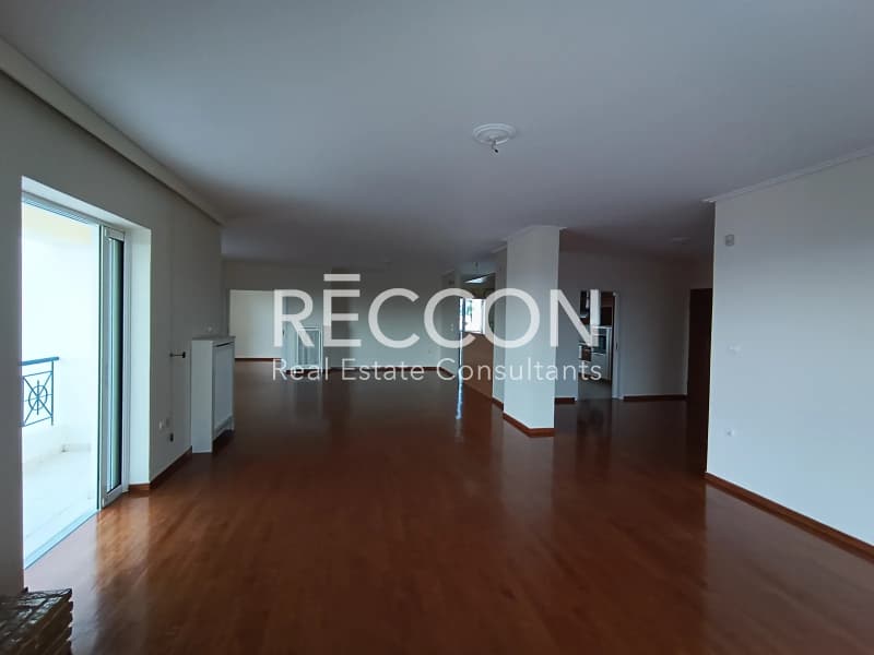 Apartment in Kareas, Vironas — Photo 10 of 25
