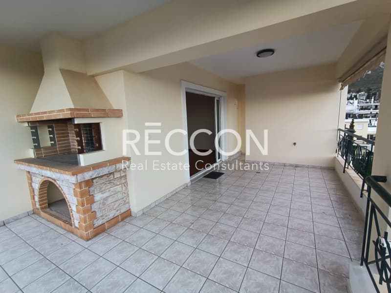 Apartment in Kareas, Vironas — Photo 3 of 25