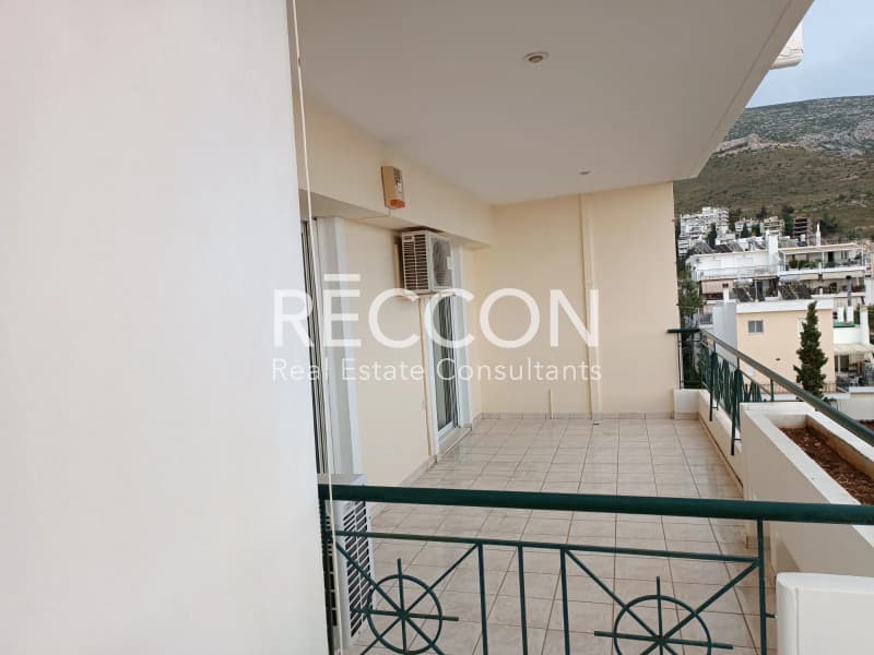 Apartment in Kareas, Vironas — Photo 18 of 25