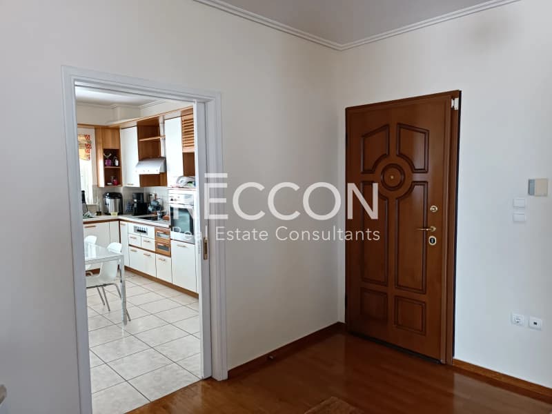 Apartment in Kareas, Vironas — Photo 23 of 25