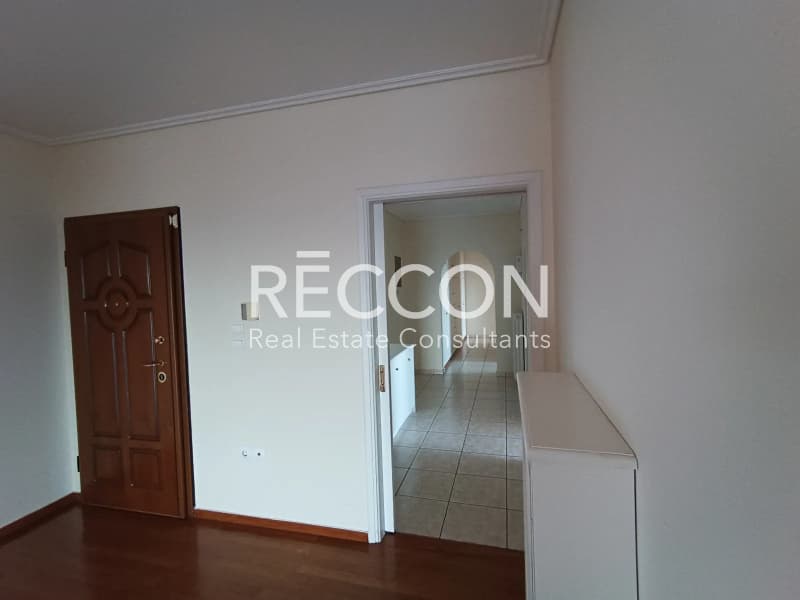 Apartment in Kareas, Vironas — Photo 25 of 25
