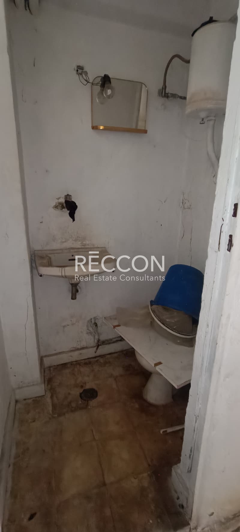Αποθήκη στην Πλατεία Κολιάτσου, Λεωφ. Πατησίων - Λεωφ. Αχαρνών — Φωτογραφία 3 από 6