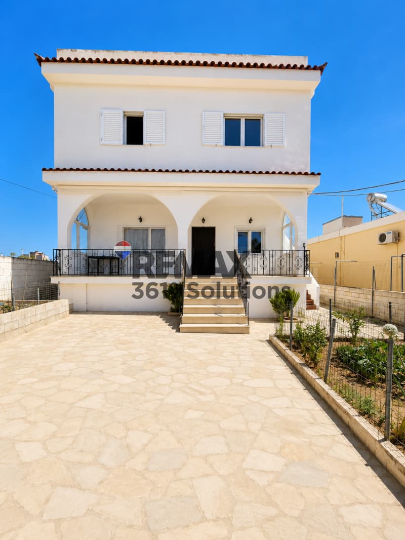 House in Prasinos Lofos, Vravrona — Photo 1 of 18