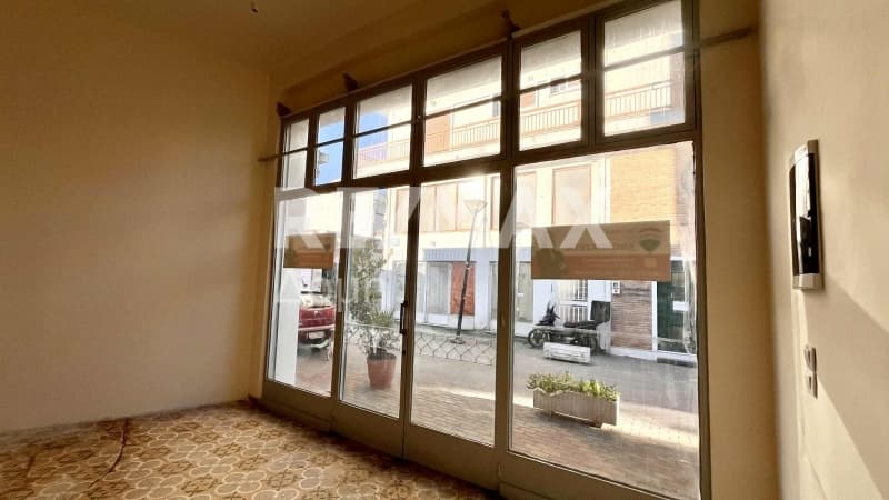 Κατάστημα στην Κέντρο, Αλμυρός — Φωτογραφία 1 από 17