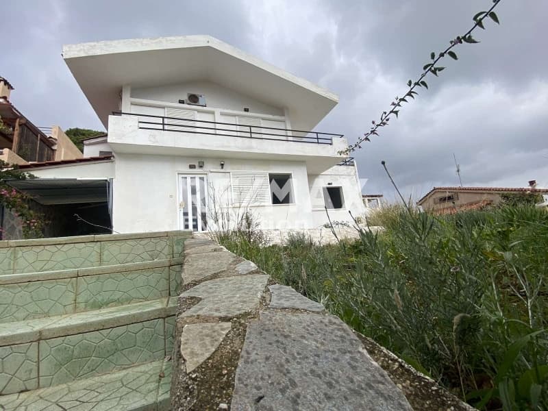 House in Mavro Lithari, Saronida — Photo 1 of 14