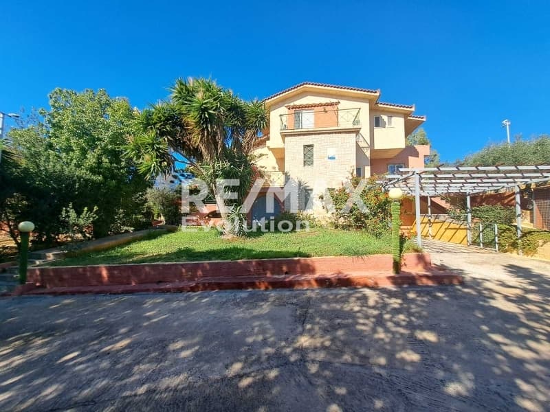 House in Industrial area, Koropi — Photo 1 of 22