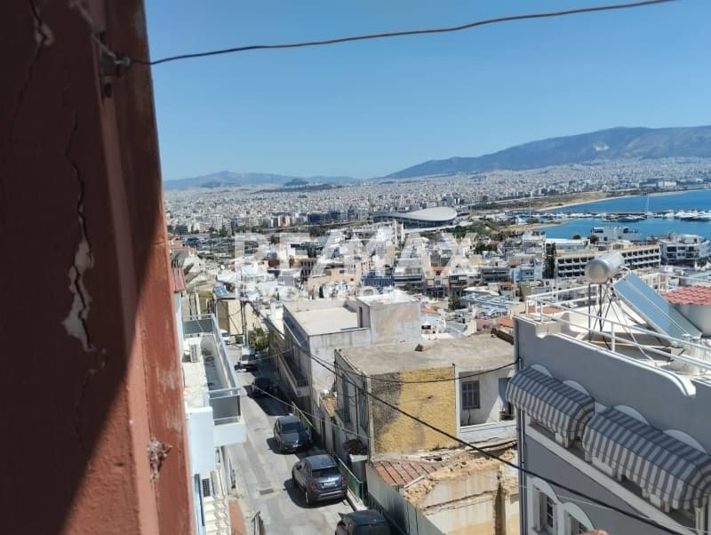 Apartment in Mikrolimano, Piraeus — Photo 2 of 11