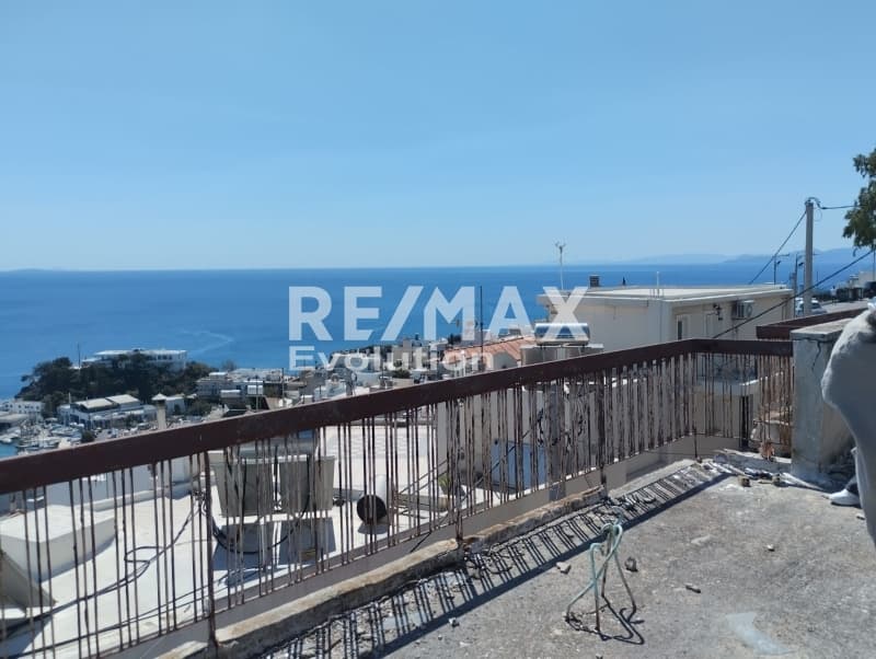 Apartment in Mikrolimano, Piraeus — Photo 1 of 11
