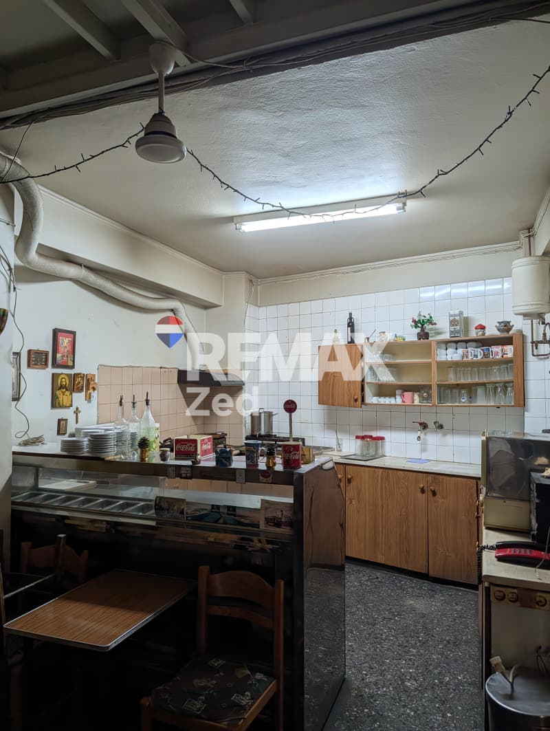 Retail Store in Diilistiria, Piraeus — Photo 1 of 6