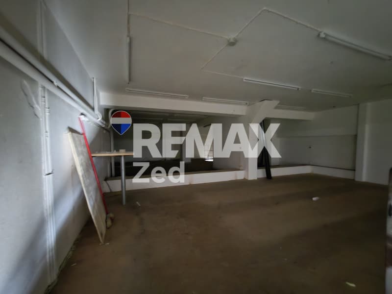 Retail Store in Terpsithea, Piraeus — Photo 9 of 10