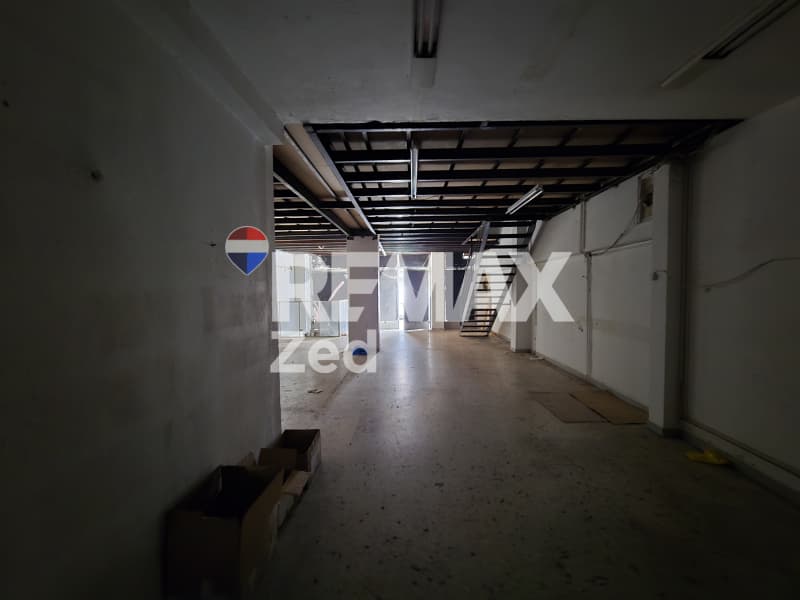 Retail Store in Terpsithea, Piraeus — Photo 7 of 10