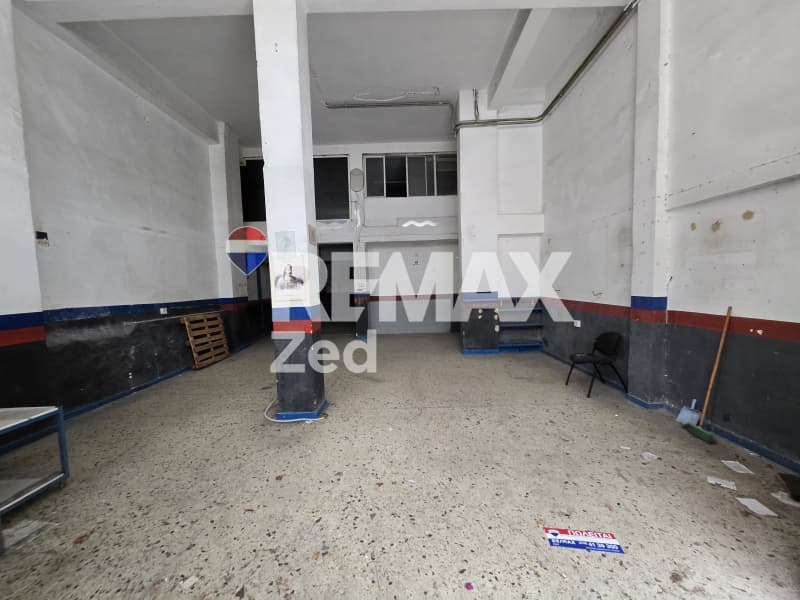 Retail Store in Terpsithea, Piraeus — Photo 10 of 10