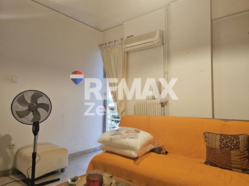 Apartment in Center, Moschato — Photo 4 of 10