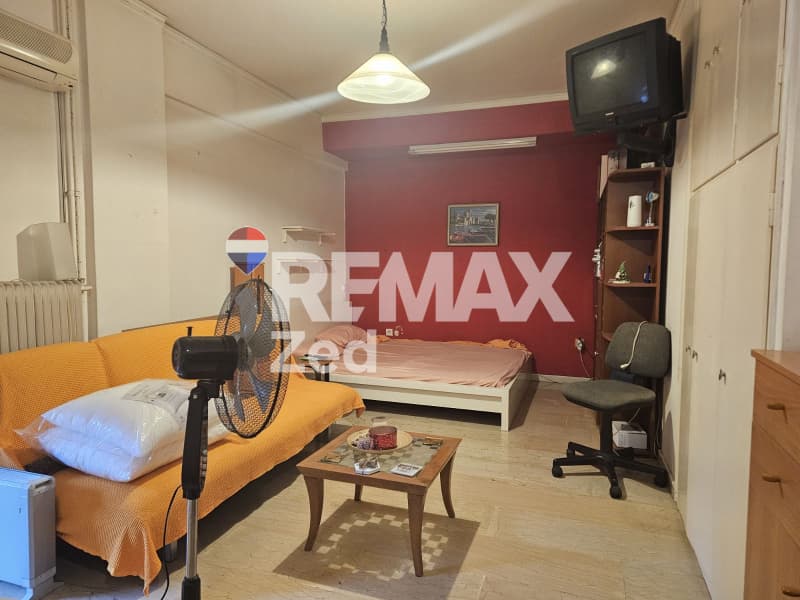 Apartment in Center, Moschato — Photo 2 of 10
