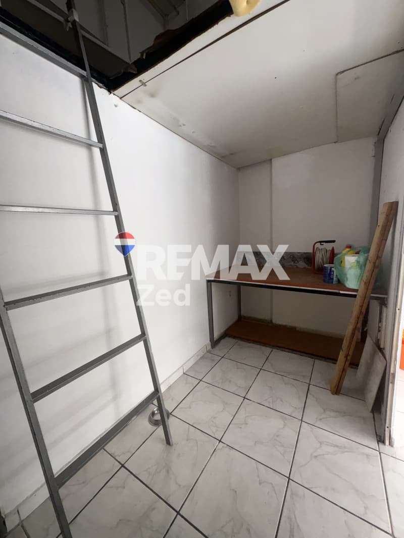 Retail Store in Filakes - Athlitiko Kentro, Koridallos — Photo 7 of 10