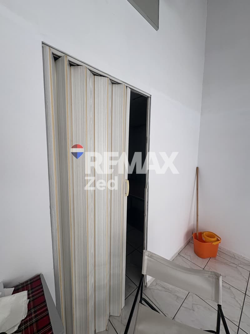 Retail Store in Filakes - Athlitiko Kentro, Koridallos — Photo 10 of 10
