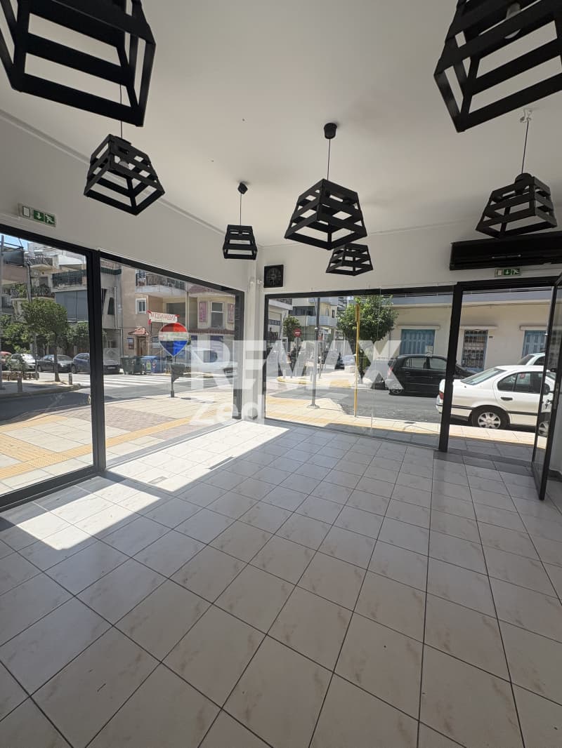 Retail Store in Filakes - Athlitiko Kentro, Koridallos — Photo 1 of 19