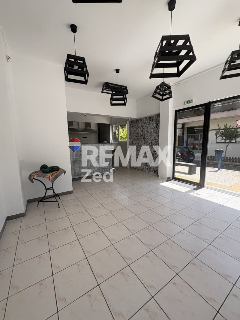 Retail Store in Filakes - Athlitiko Kentro, Koridallos — Photo 17 of 19
