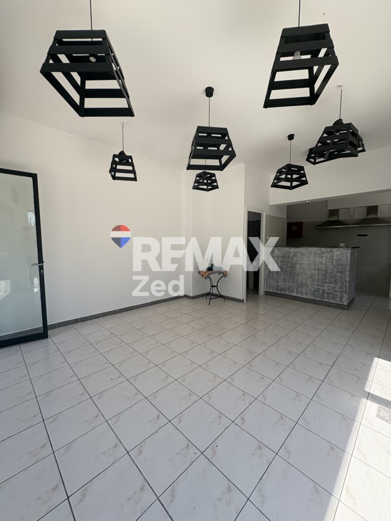 Retail Store in Filakes - Athlitiko Kentro, Koridallos — Photo 18 of 19