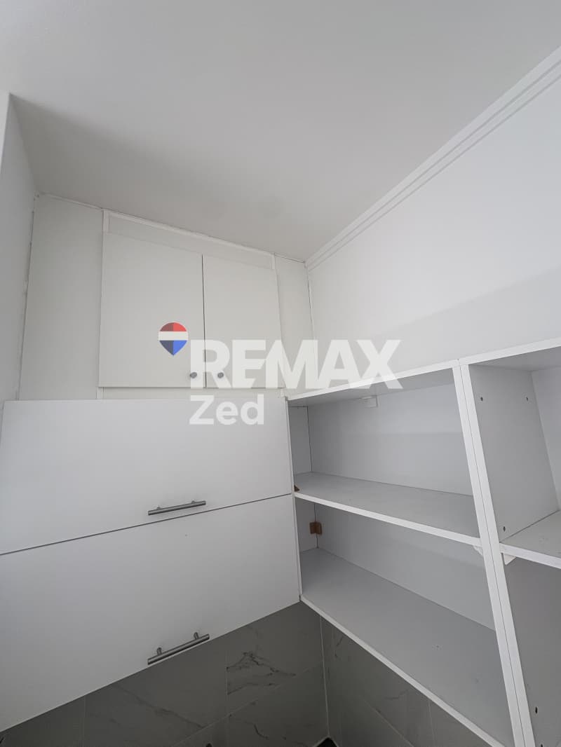 Retail Store in Filakes - Athlitiko Kentro, Koridallos — Photo 12 of 19