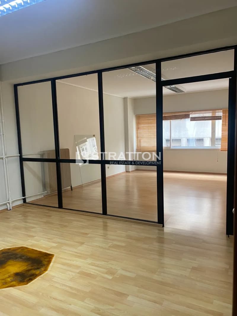 Office in Platia Kanigos, Exarchia - Neapoli — Photo 1 of 13