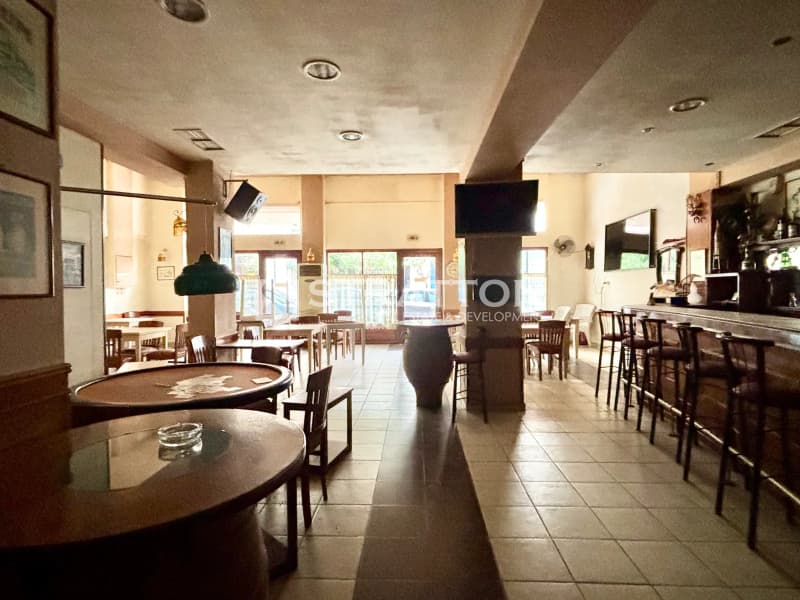 Retail Store in Memou square, Koridallos — Photo 4 of 5