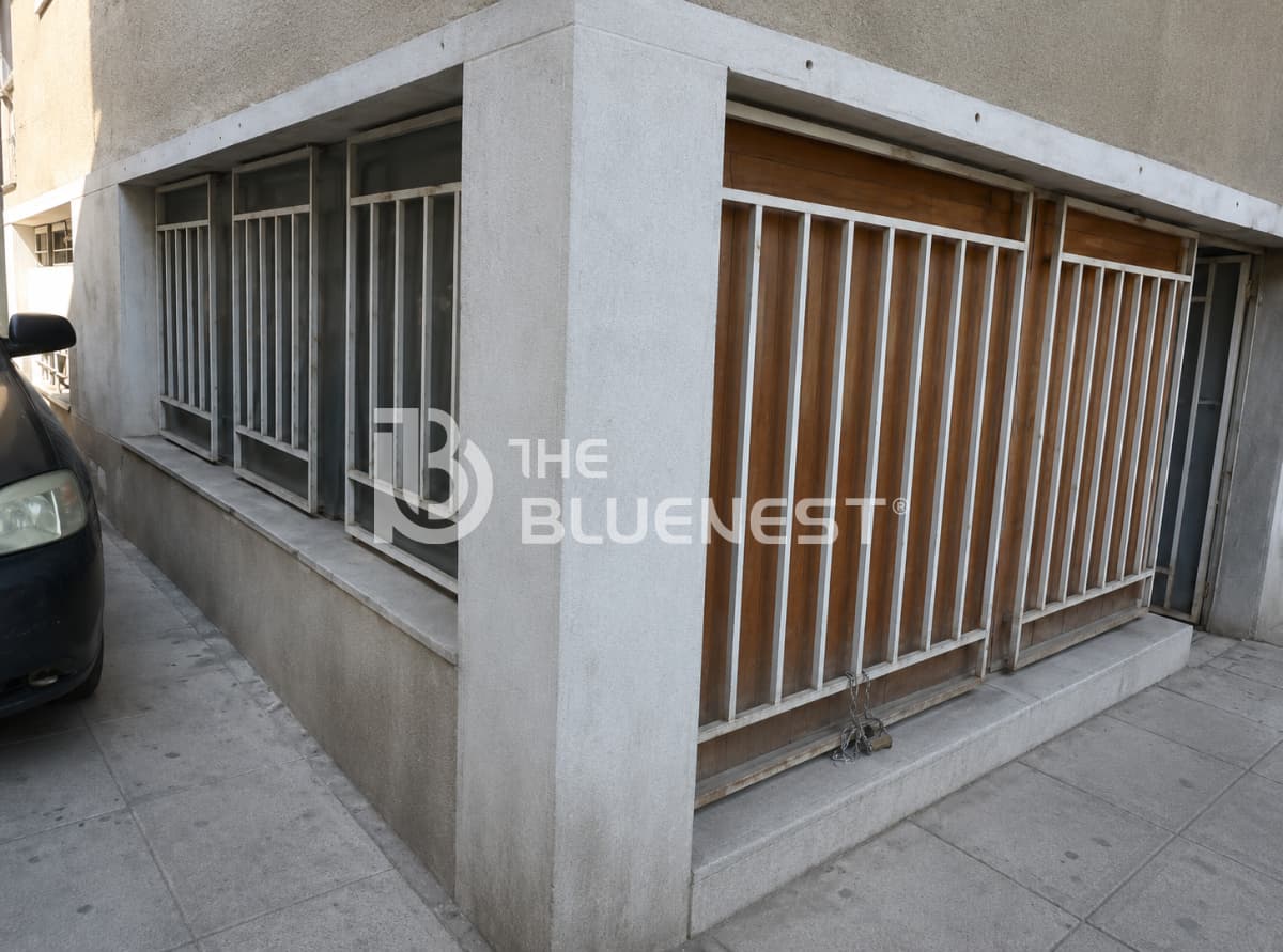 Retail Store in Elinoroson, Goudi — Photo 1 of 4