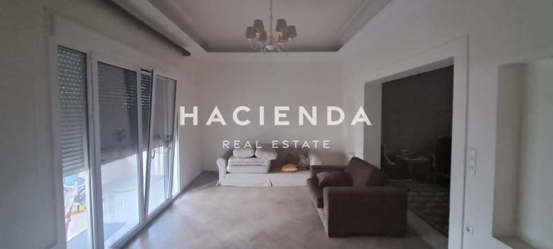Apartment in Mikrolimano, Piraeus — Photo 1 of 16