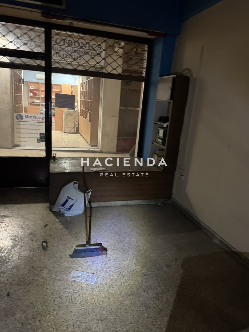 Κατάστημα στην Ακαδημία, Κέντρο — Φωτογραφία 1 από 4