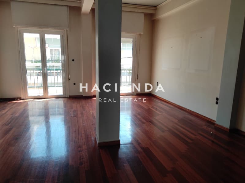 Apartment in Aspra Chomata, Peristeri — Photo 1 of 24