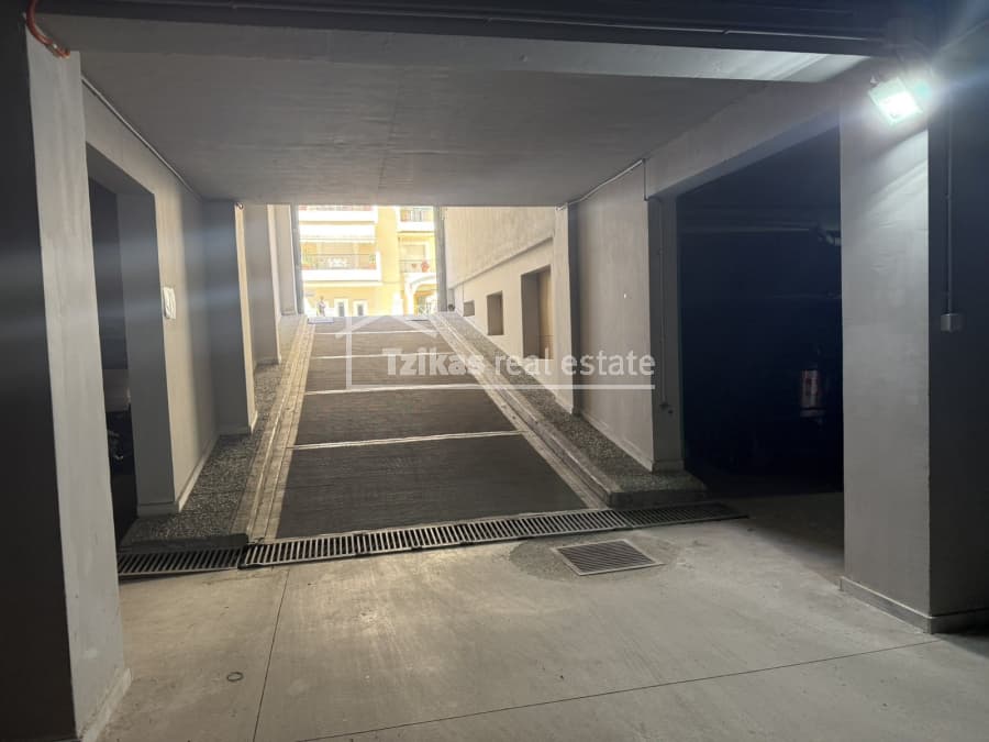 Parking Space in Agios Ioannis, Kalamaria — Photo 1 of 13