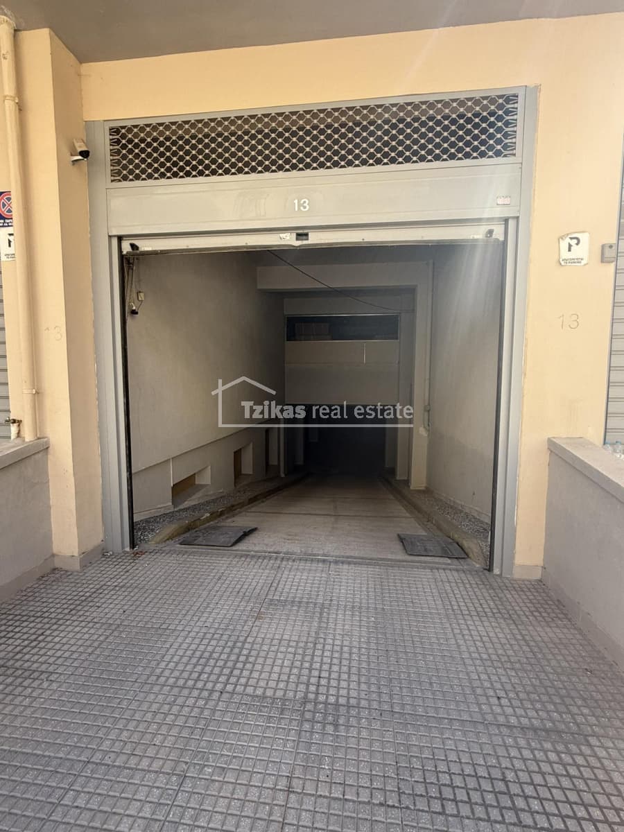 Parking Space in Agios Ioannis, Kalamaria — Photo 3 of 13