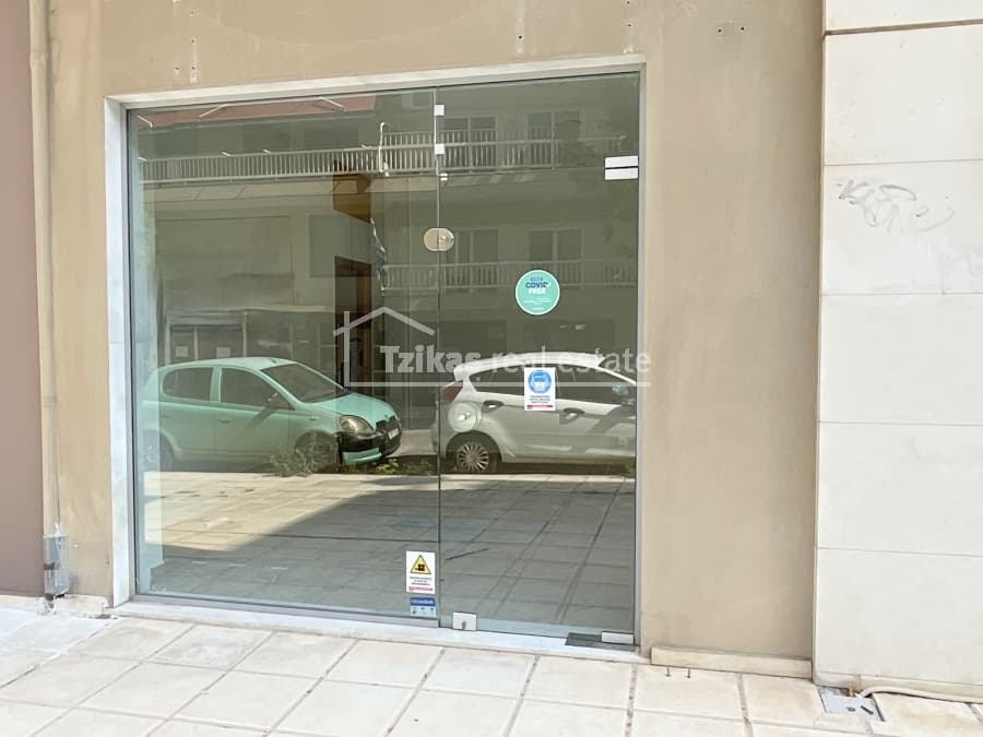 Retail Store in Center, Kalamaria — Photo 3 of 16