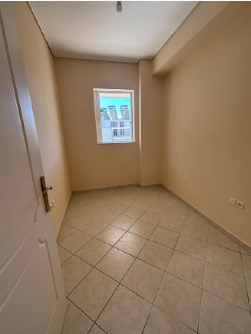 Apartment in Center, Ilion — Photo 13 of 15