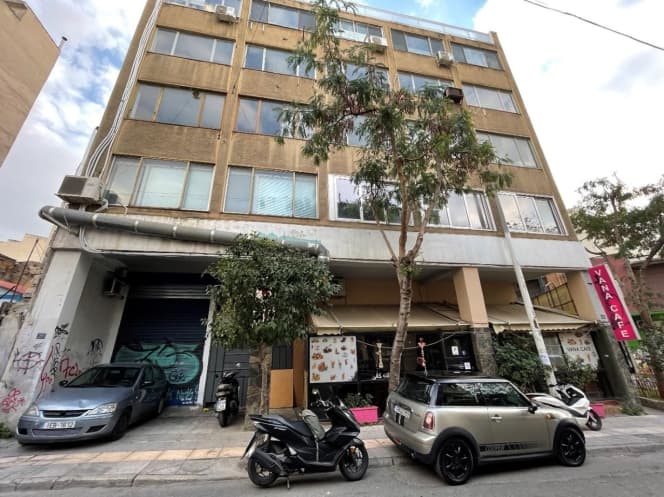 Κατάστημα στην Πλατεία Κουμουνδούρου, Κέντρο — Φωτογραφία 1 από 6
