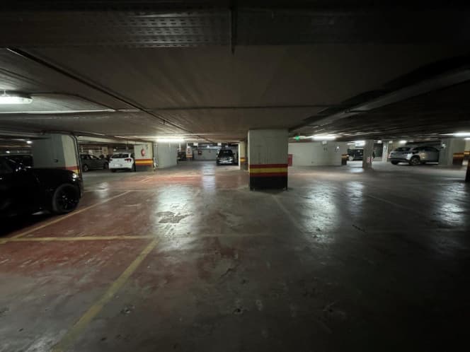 Χώρος Στάθμευσης στην Σωρός, Μαρούσι — Φωτογραφία 9 από 10