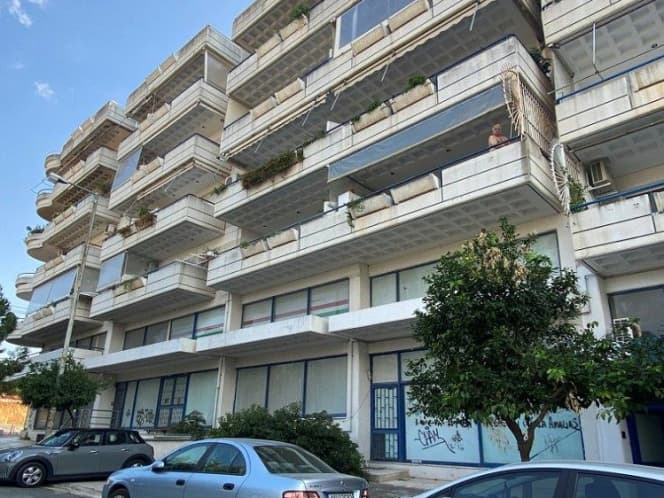 Retail Store in Lofos Kokkou, Galatsi — Photo 1 of 6